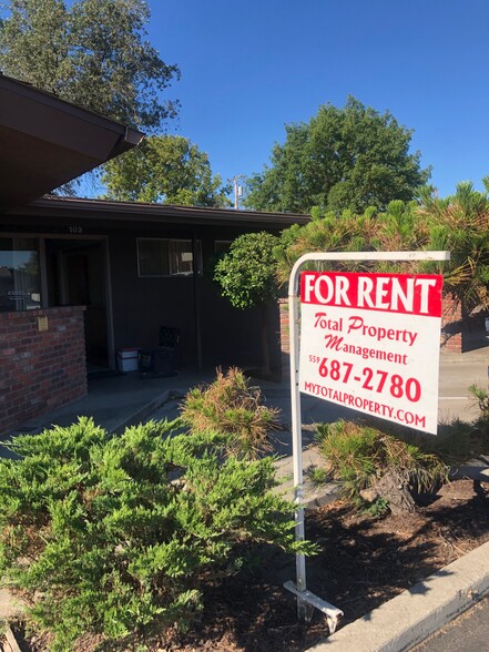 101 W Grangeville Blvd, Hanford, CA for sale - Building Photo - Image 1 of 1