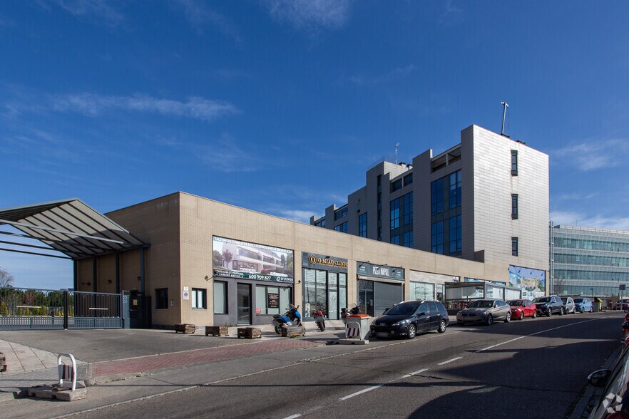 Calle Manuel Pombo Angulo, 22-24-22-24, Madrid, Madrid for lease - Building Photo - Image 1 of 1