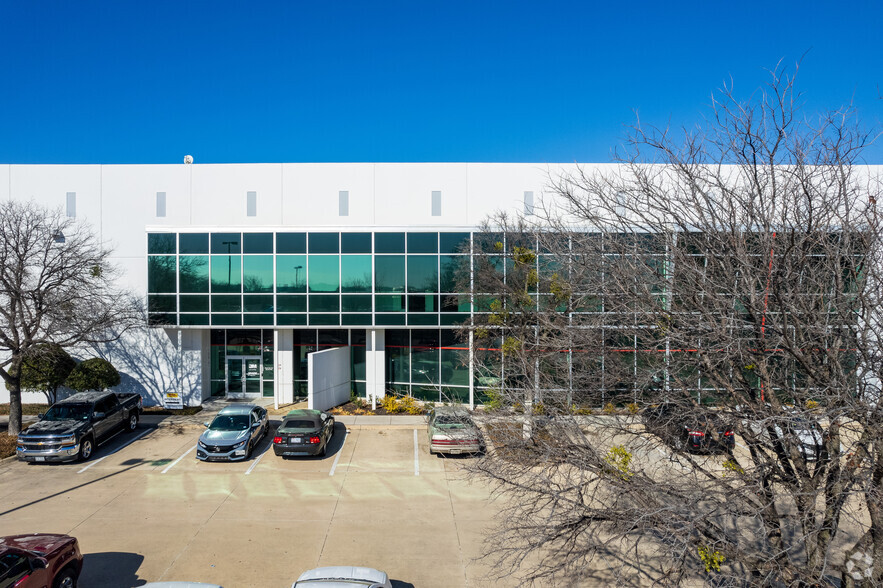 300 Gateway Pky, Roanoke, TX for sale - Primary Photo - Image 1 of 1