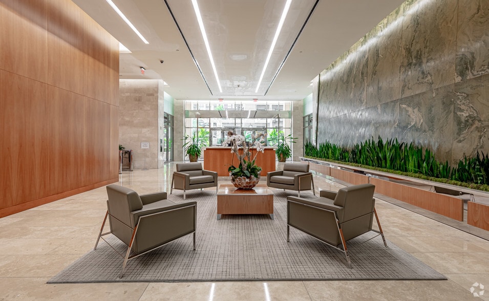 525 Okeechobee Blvd, West Palm Beach, FL for lease - Lobby - Image 3 of 12