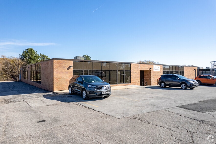 2435 S 130th Cir, Omaha, NE for lease - Building Photo - Image 1 of 7