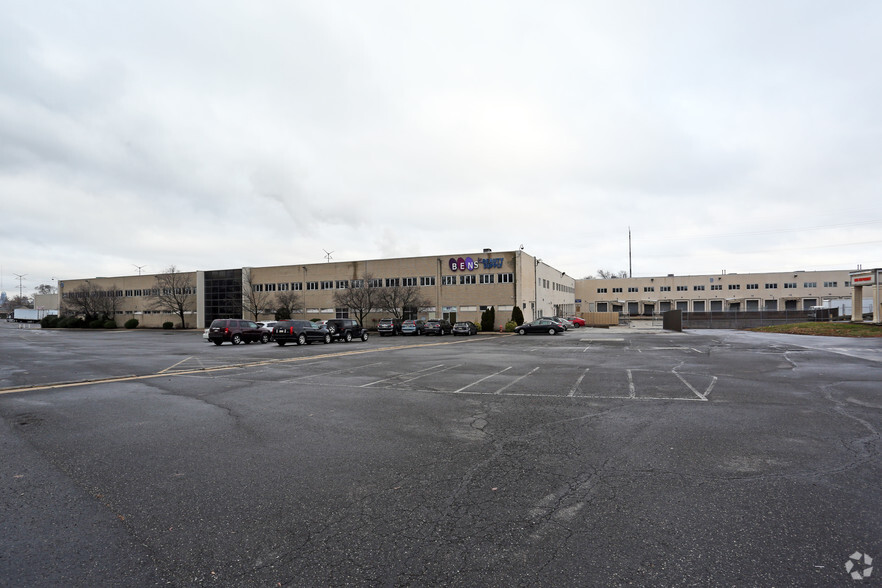 6900 Lindbergh Blvd, Philadelphia, PA for lease - Building Photo - Image 3 of 7