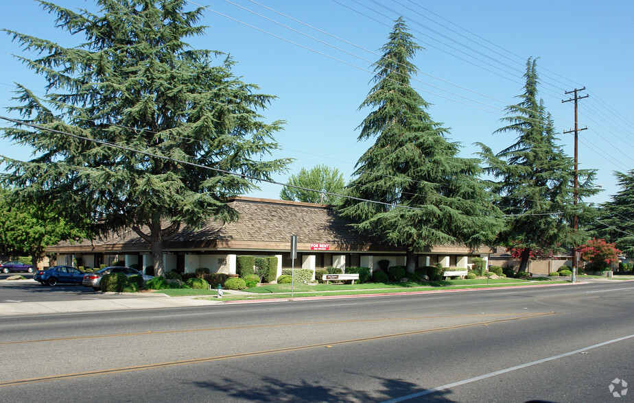 3855 N West Ave, Fresno, CA for lease - Building Photo - Image 3 of 7