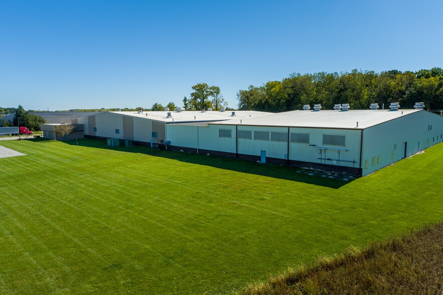 130 W Harvest Rd, Bluffton, IN for sale - Building Photo - Image 3 of 9