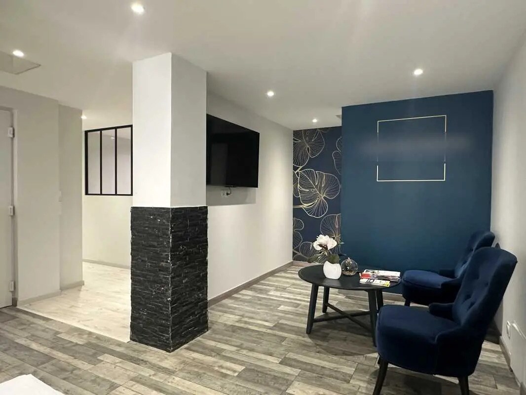 Office in Fontaines-sur-Saône for sale Interior Photo- Image 1 of 9