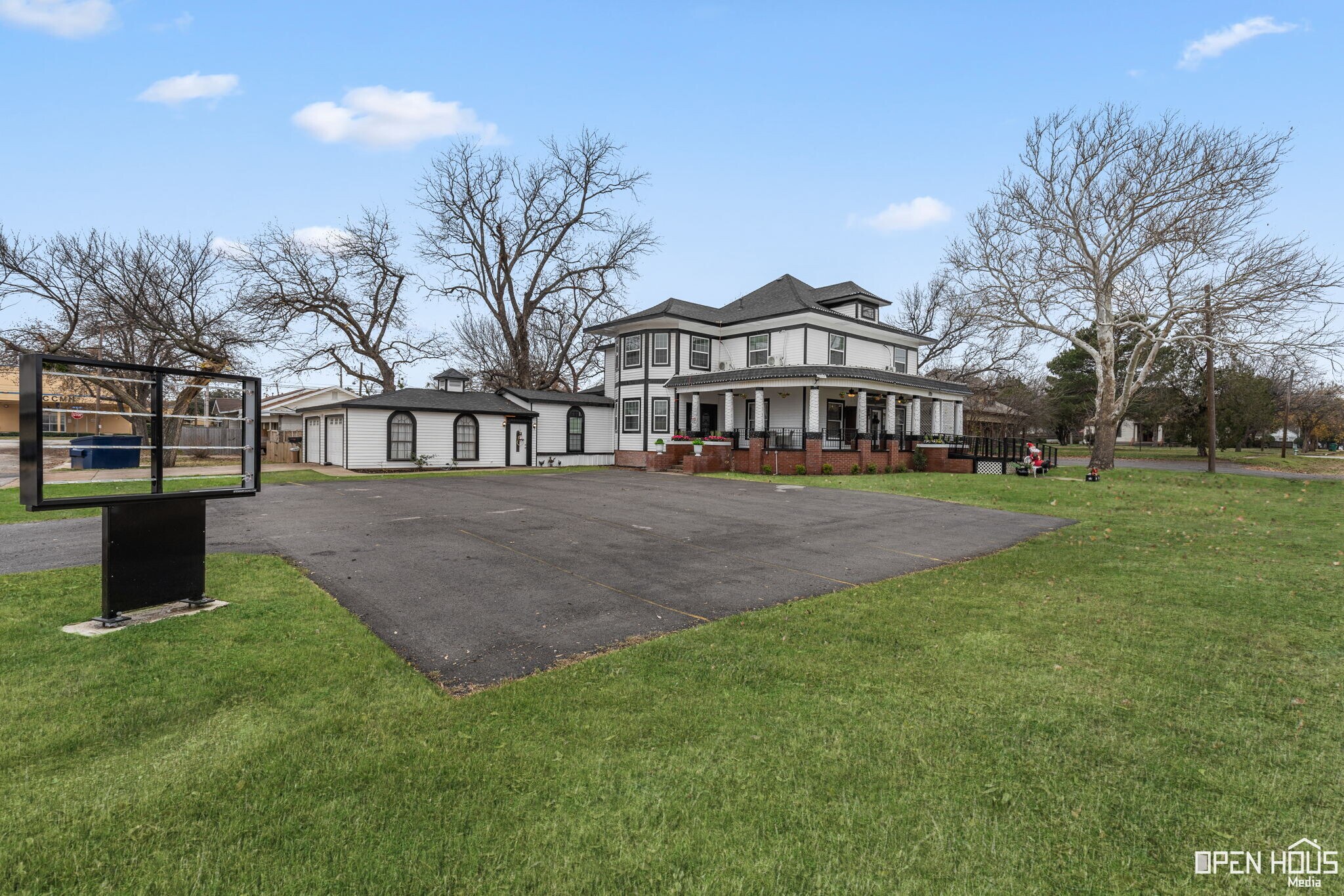 405 W Gilbert St, Henrietta, TX for sale Primary Photo- Image 1 of 80