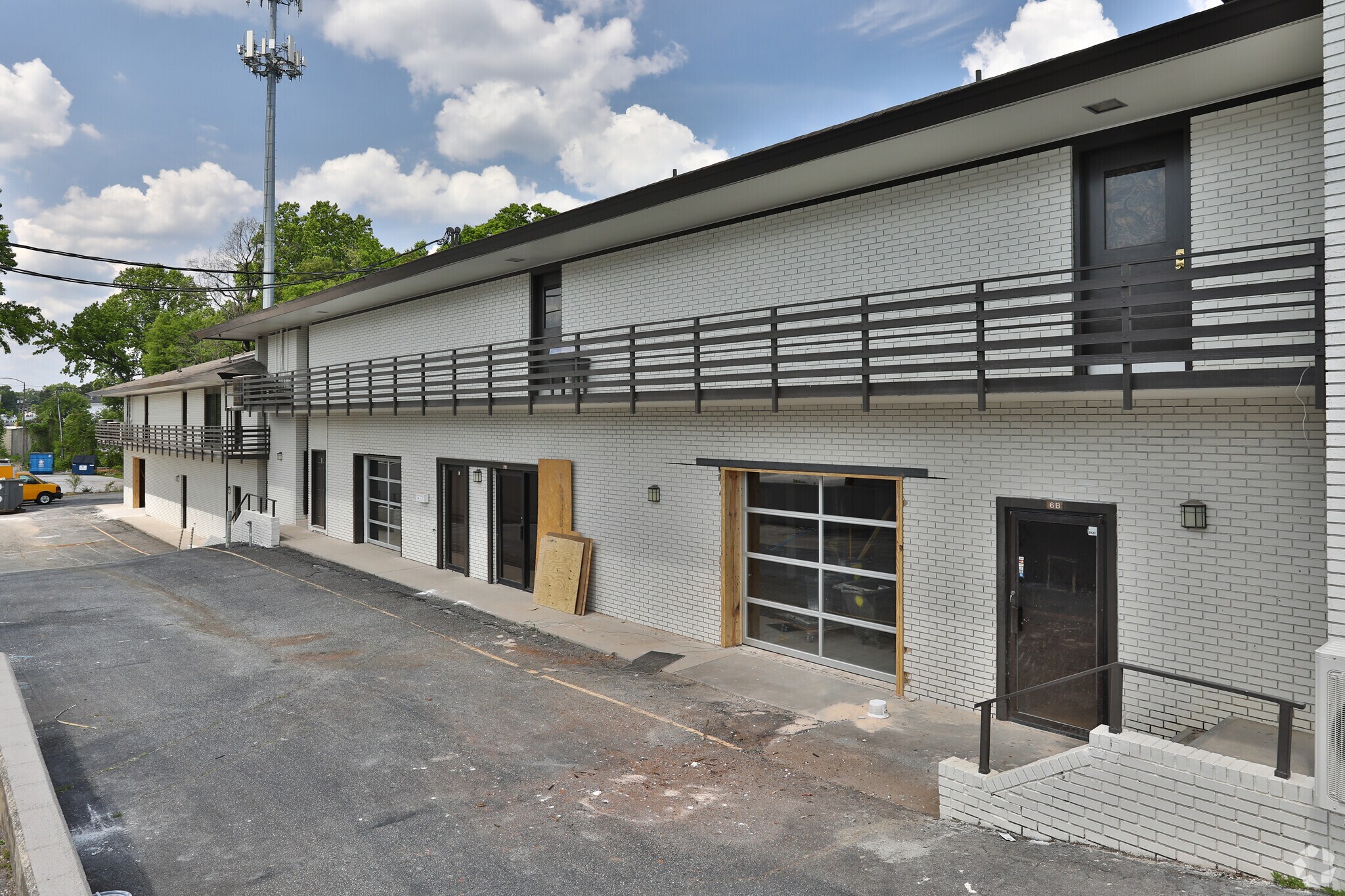 25 Sweetbriar Rd, Greenville, SC 29615 Professional Plaza