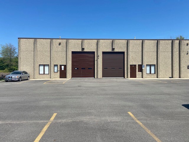 868-878 Tower Rd, Mundelein, IL for lease Building Photo- Image 1 of 5