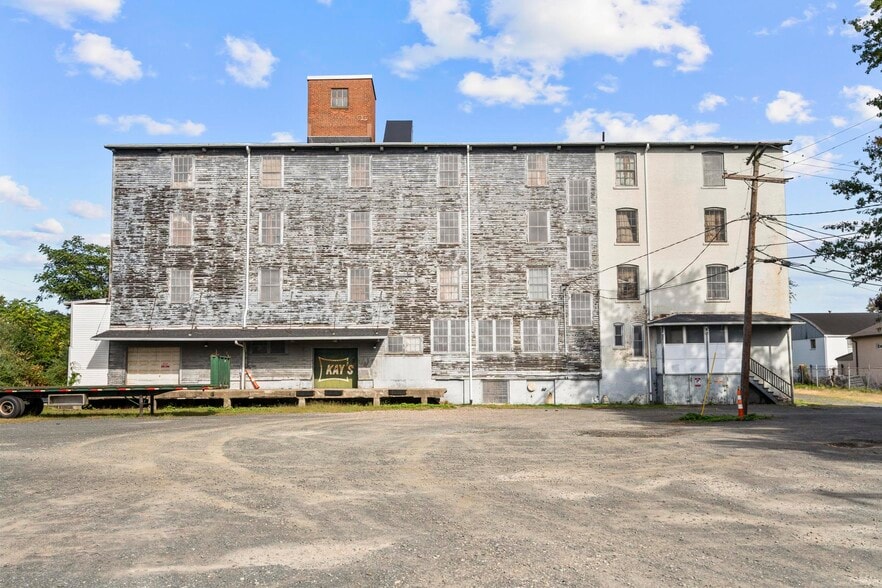 Clark St Industrial Portfolio portfolio of 3 properties for sale on LoopNet.com - Building Photo - Image 2 of 16