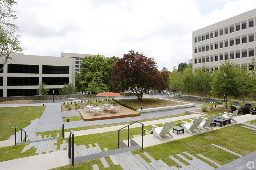 380 Interstate N Pky SE, Atlanta, GA for lease - Building Photo - Image 2 of 8