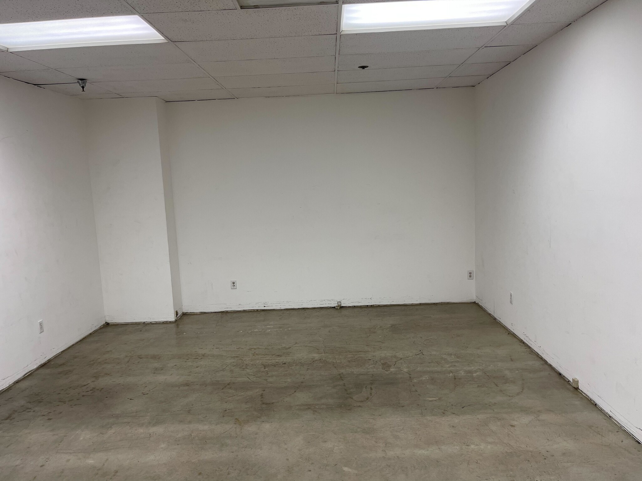 846-860 S Los Angeles St, Los Angeles, CA for lease Interior Photo- Image 1 of 3