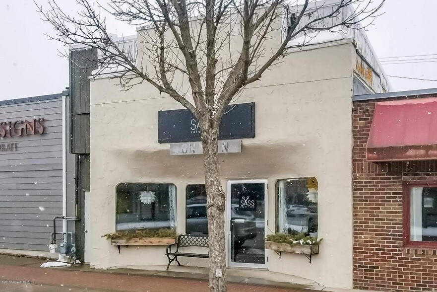 127 E Main St, Perham, MN for sale - Primary Photo - Image 1 of 1