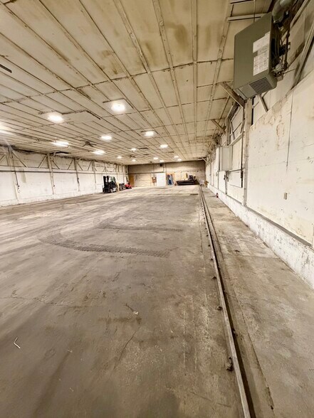 845 E Jackson St, Belvidere, IL for lease - Building Photo - Image 3 of 10