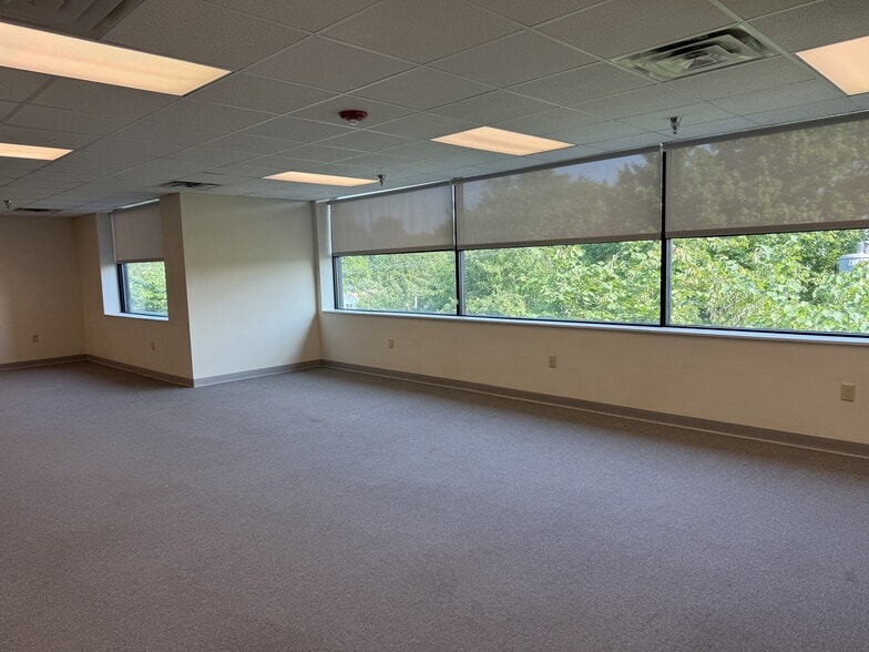 1911 S National Ave, Springfield, MO for lease - Interior Photo - Image 2 of 4
