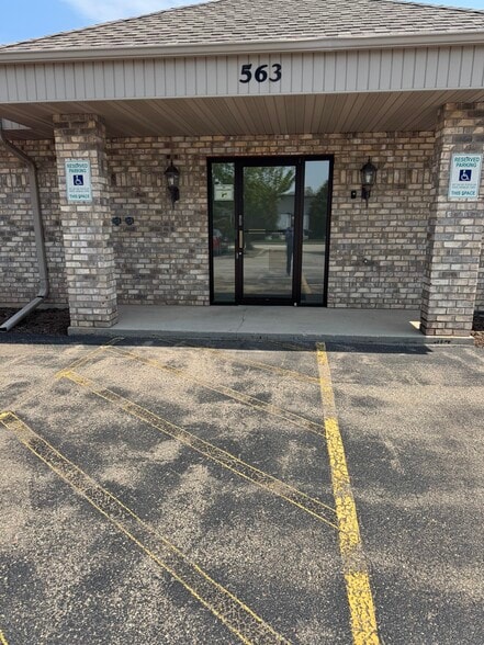 563 Carter Ct, Kimberly, WI for lease - Building Photo - Image 2 of 14