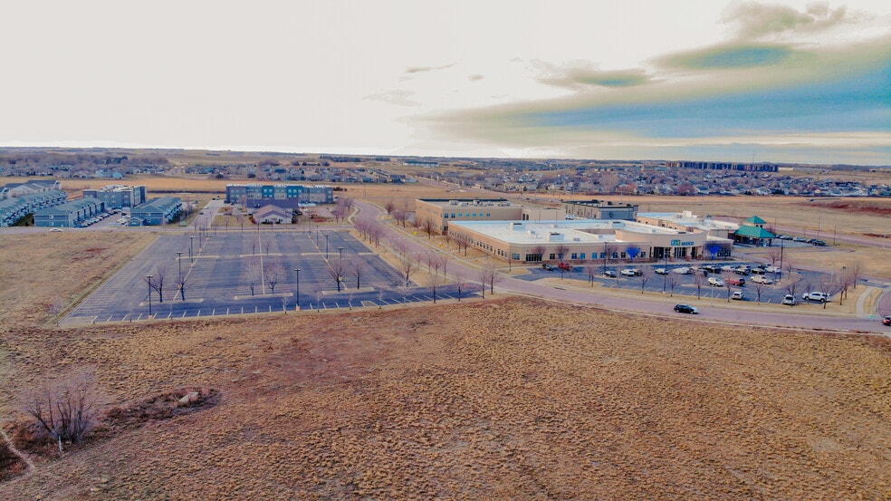 3901 N Louise Ave, Sioux Falls, SD for lease - Building Photo - Image 3 of 17