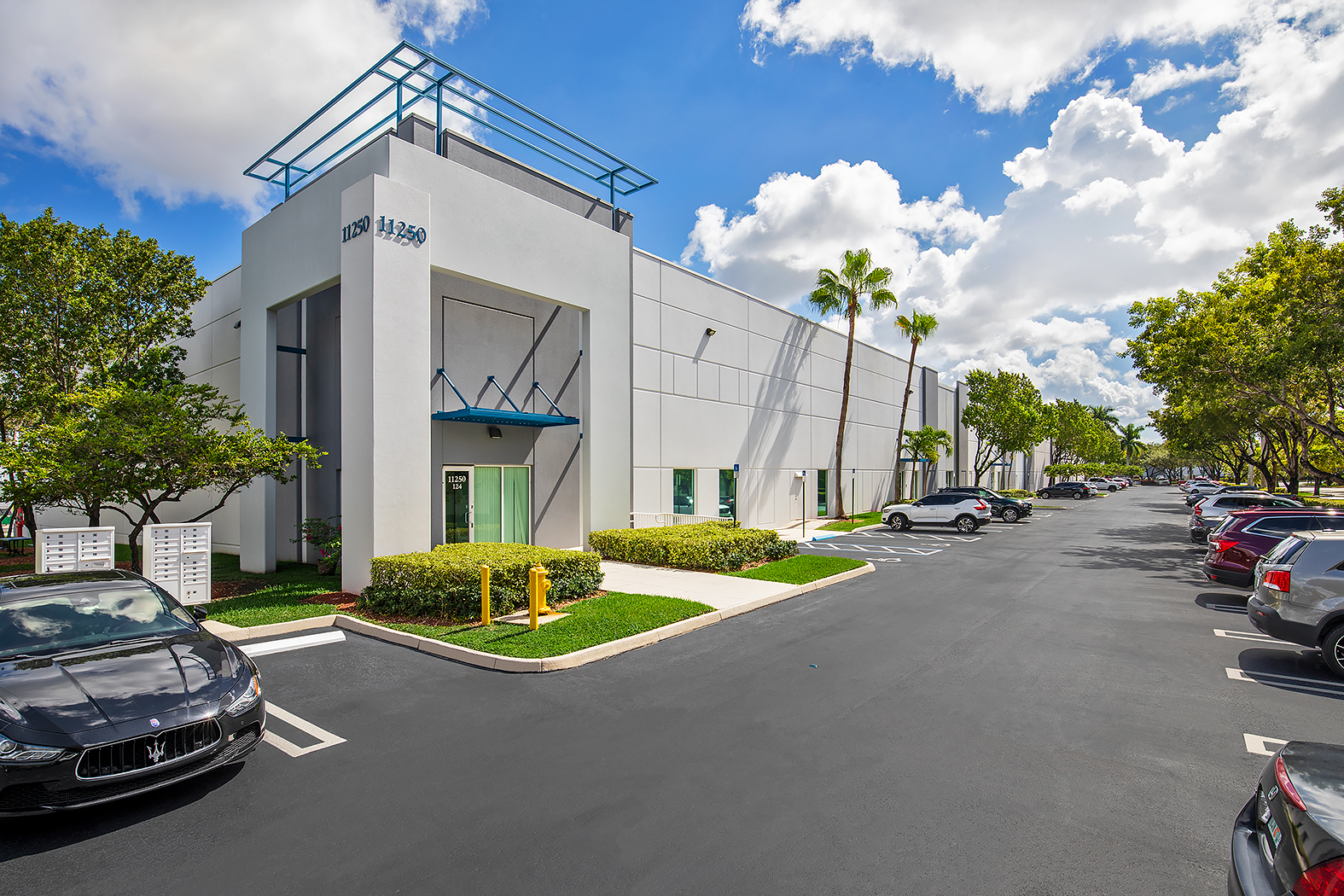 11200 NW 25th St, Miami, FL 33172 - Dolphin Commerce Center | LoopNet