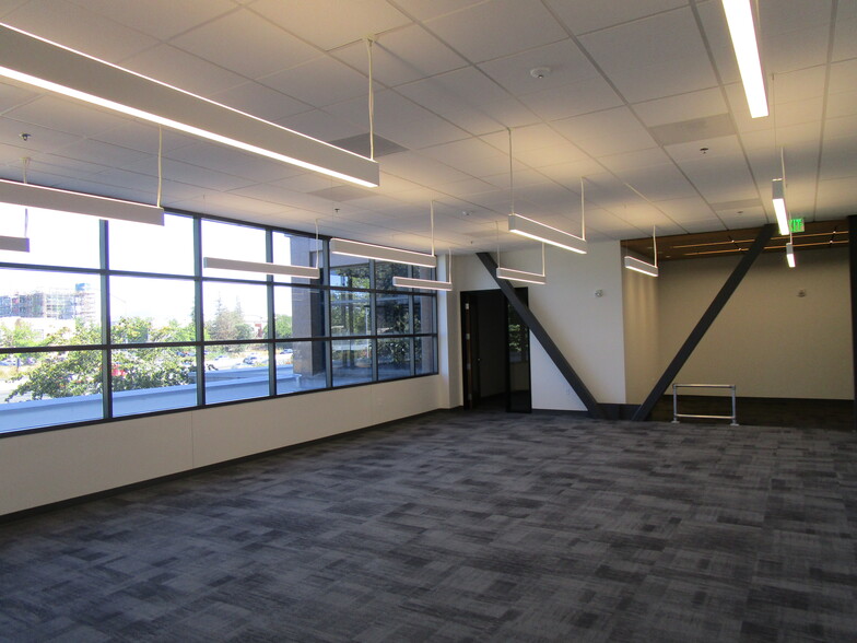 3035 Cleveland Ave, Santa Rosa, CA for lease - Interior Photo - Image 2 of 13