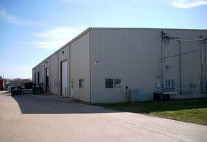 302 Tradesman's Park Dr, Hutto TX - Warehouse