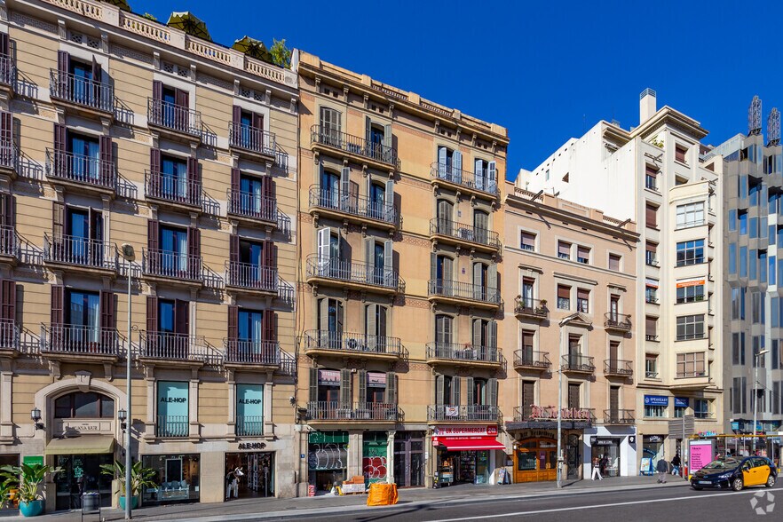 Multifamily in Barcelona, Barcelona for sale - Building Photo - Image 3 of 4