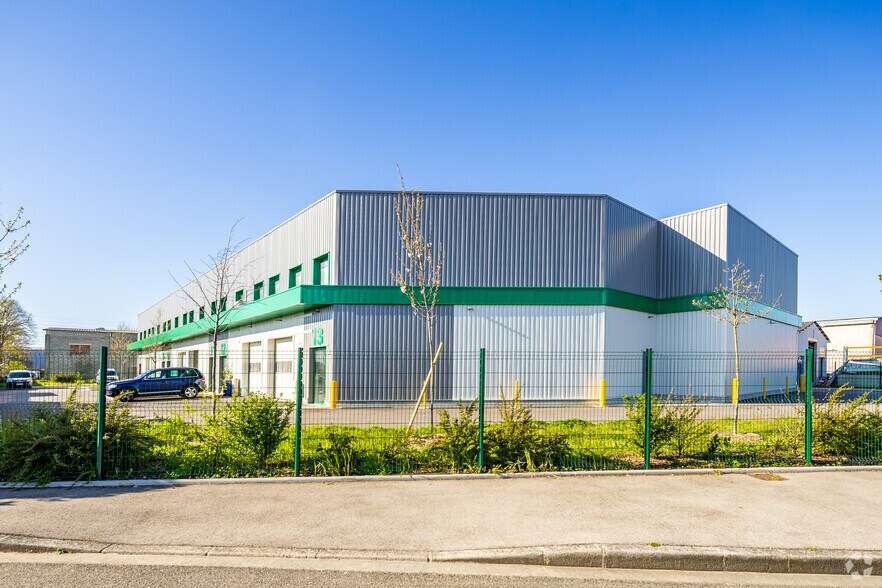 Flex in Mions for lease - Primary Photo - Image 1 of 2