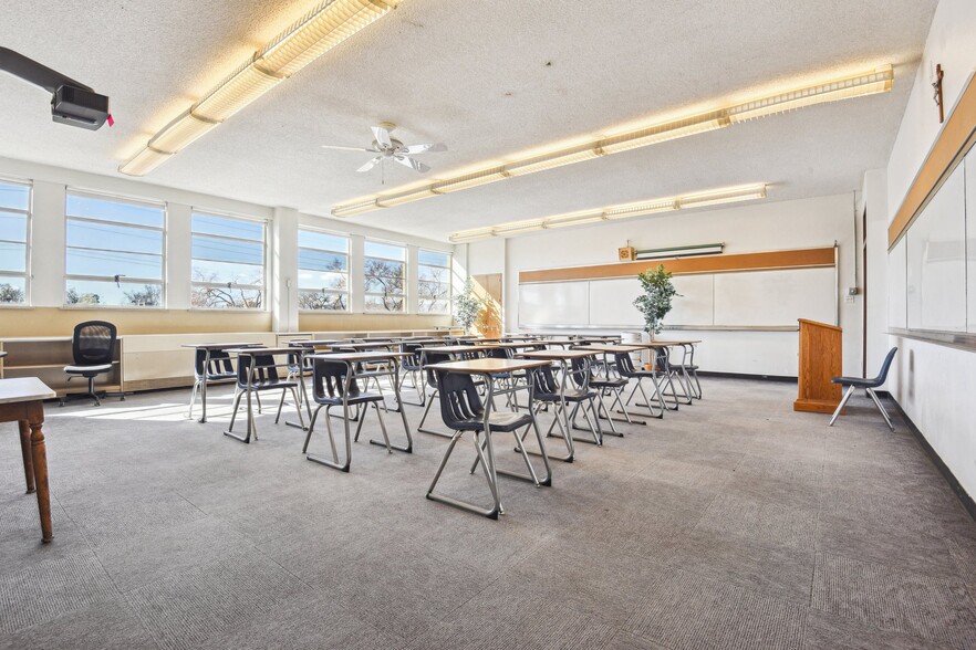 1100 Upham St, Lakewood, CO for lease - Interior Photo - Image 3 of 14