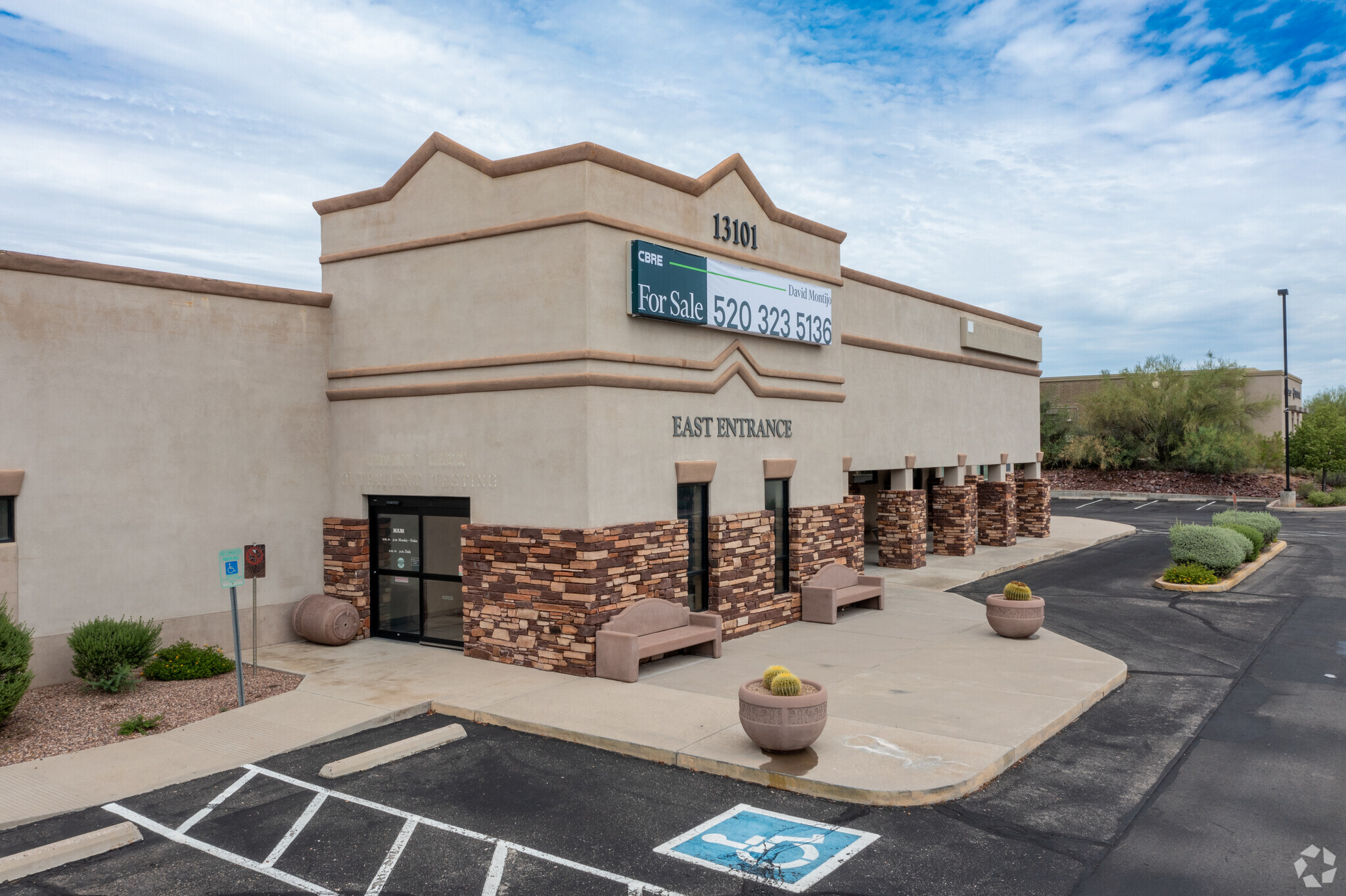 13101 N Oracle Rd, Oro Valley, AZ for sale Building Photo- Image 1 of 12