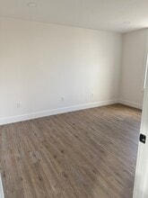 1065-1073 Harbor Dr, West Columbia, SC for lease Building Photo- Image 2 of 6