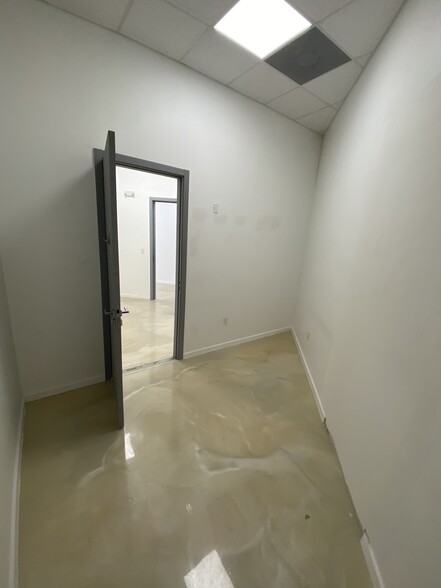 14251 42nd #13b Miami FL 33175 United States st, Miami, FL for lease - Interior Photo - Image 3 of 8