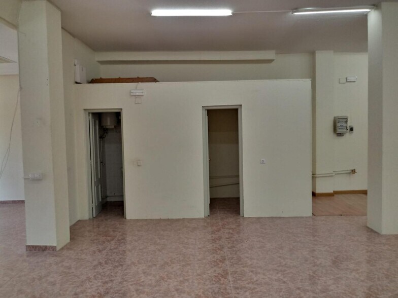 Retail in Malpartida de Cáceres for lease - Building Photo - Image 3 of 3
