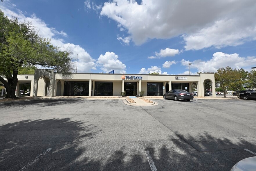 4625 Centerview Dr, San Antonio, TX for lease - Building Photo - Image 3 of 4
