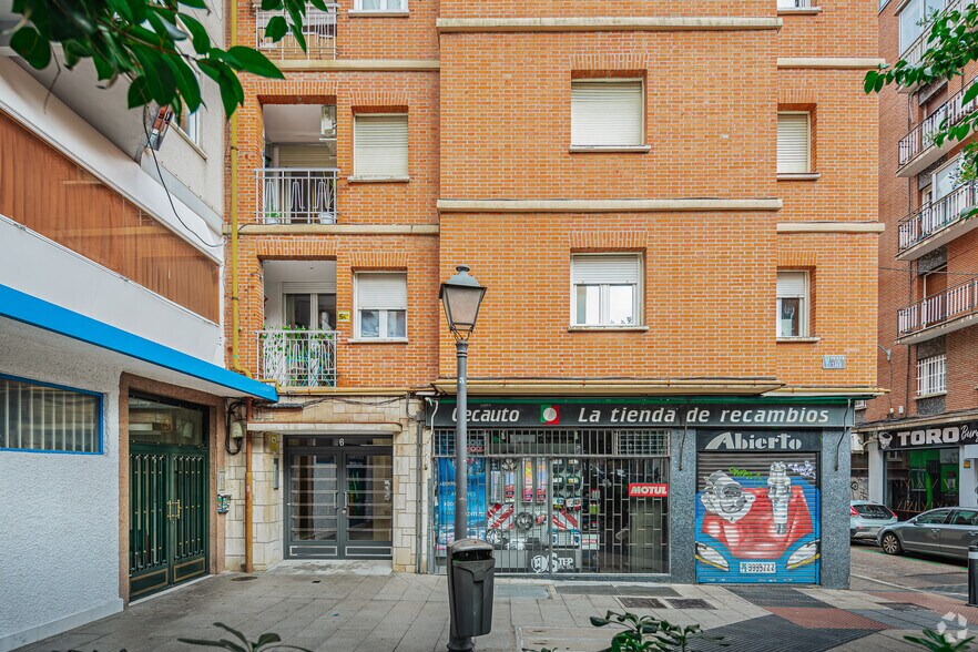 Retail in Madrid, Madrid for lease - Building Photo - Image 2 of 2