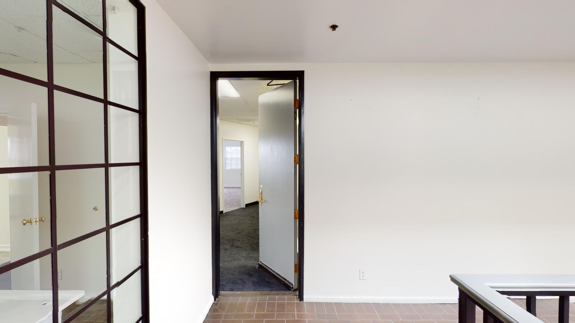 120 N Victory Blvd, Burbank, CA for lease Interior Photo- Image 1 of 6