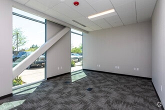 265 E River Park Cir, Fresno, CA for lease Interior Photo- Image 1 of 1
