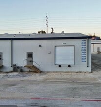 2661-2669 Ludelle St, Fort Worth, TX for lease Building Photo- Image 1 of 7