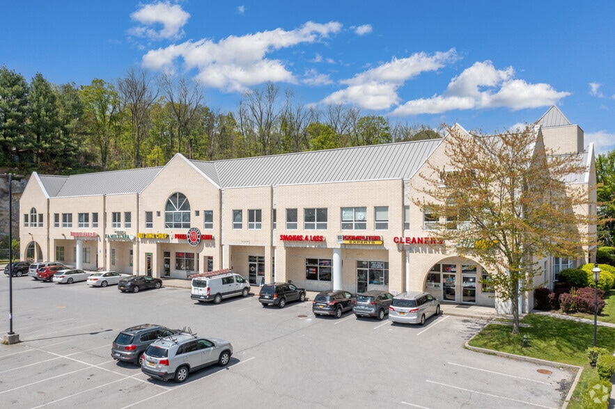 13-17 North Ave, Pleasant Valley, NY for lease - Building Photo - Image 1 of 5