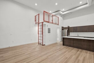 5617 Klump Ave, North Hollywood, CA for lease Interior Photo- Image 2 of 12