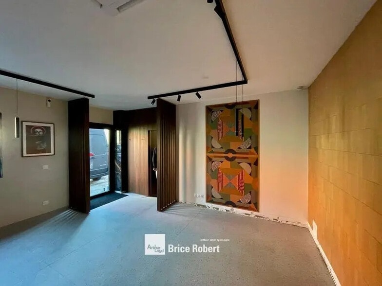 Office in Brignais for lease - Interior Photo - Image 2 of 6