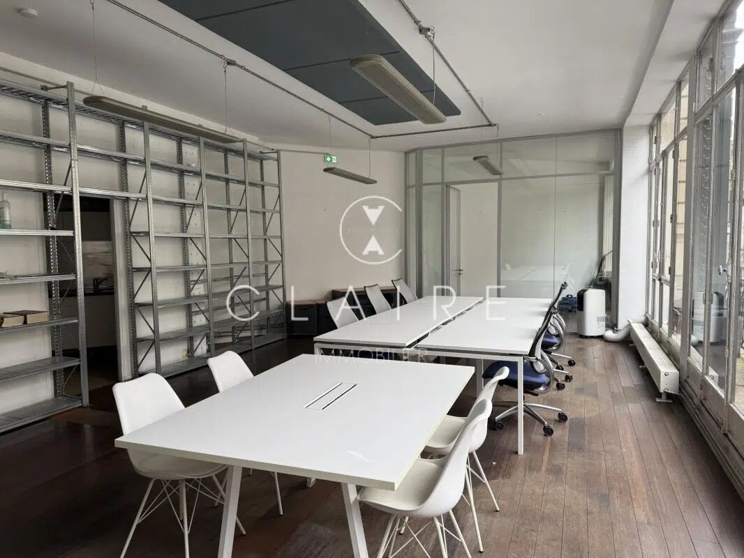 Office in Paris for lease Interior Photo- Image 1 of 8
