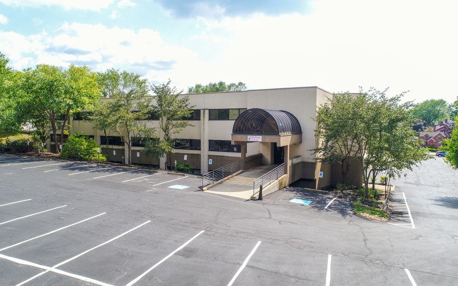 363 Vanadium Rd, Pittsburgh, PA for lease - Building Photo - Image 2 of 9
