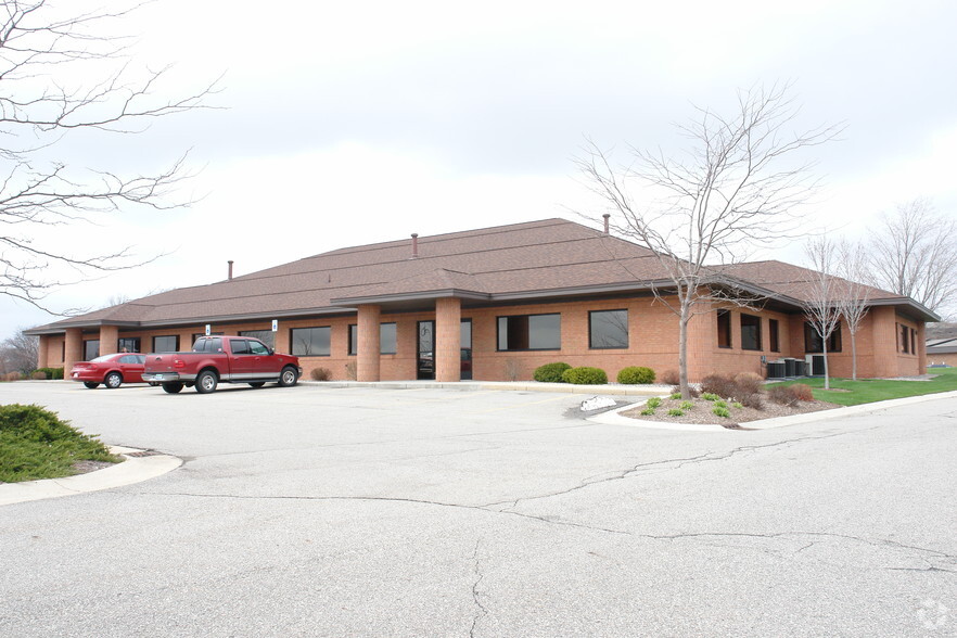 5738 Foremost Dr SE, Grand Rapids, MI for sale - Primary Photo - Image 1 of 1