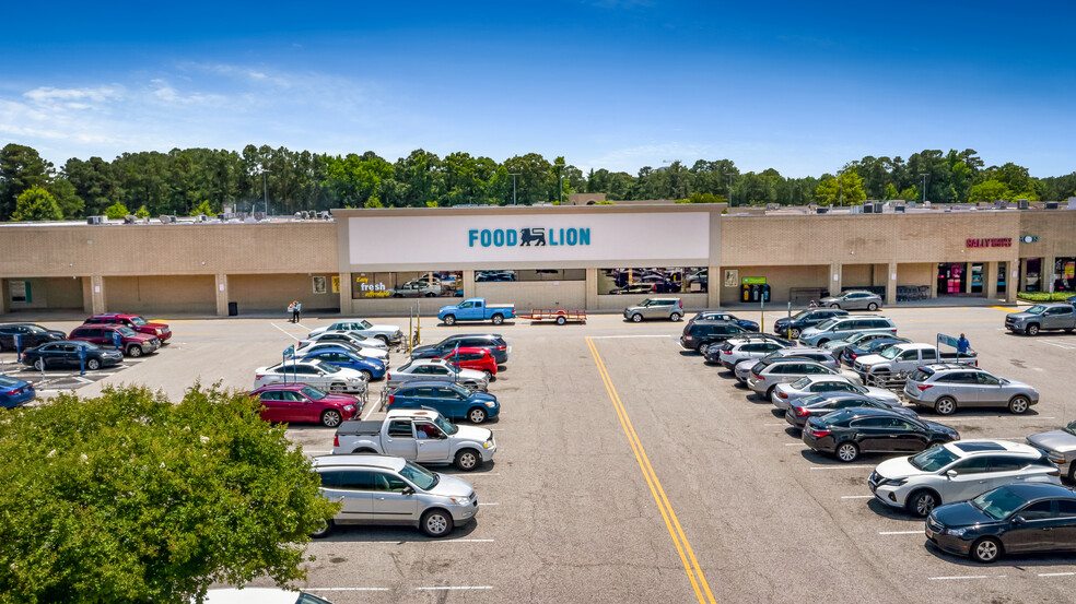 102-400 Westwood Shopping Ctr, Fayetteville, NC for lease - Building Photo - Image 1 of 21