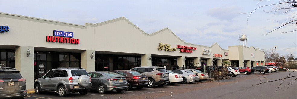 100-126 Northwest Plaza Dr, Senatobia, MS for lease - Building Photo - Image 3 of 21