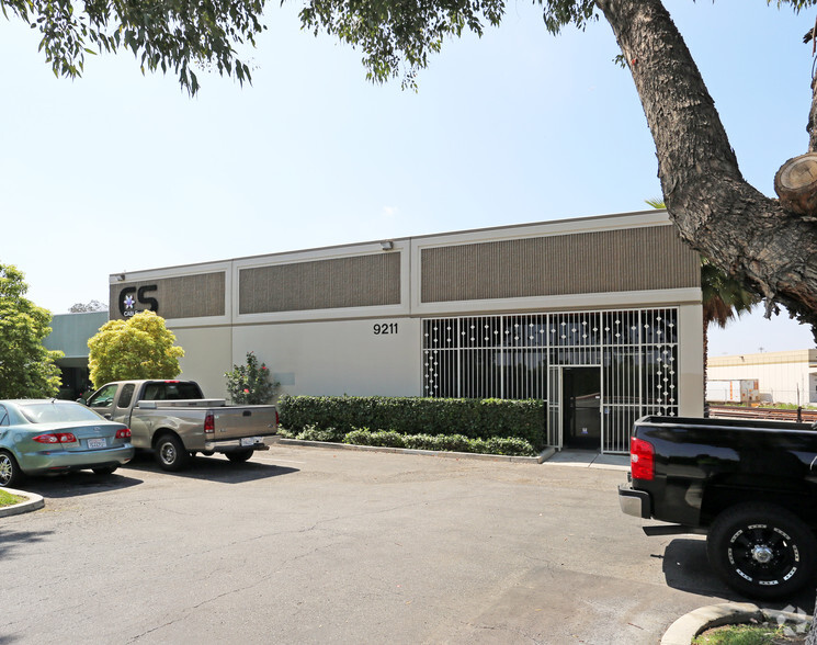 9211 Greenleaf Ave, Santa Fe Springs, CA for lease - Primary Photo - Image 1 of 7