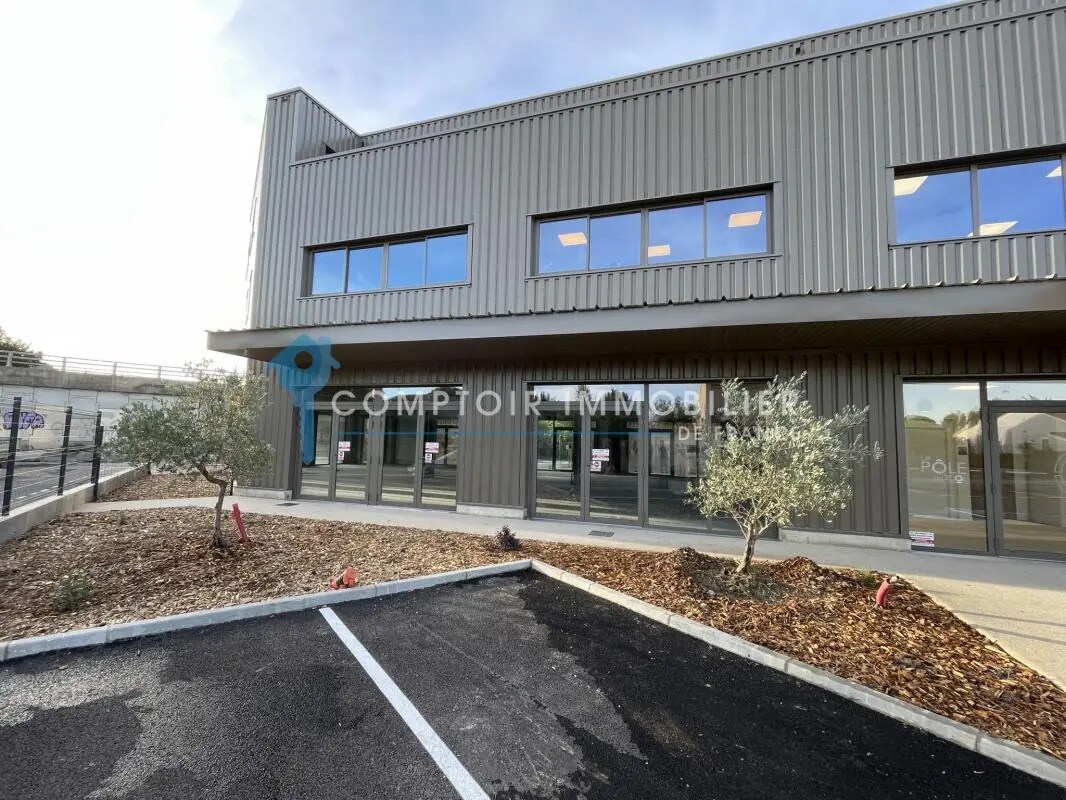 Flex in Le Thor for lease Building Photo- Image 1 of 3