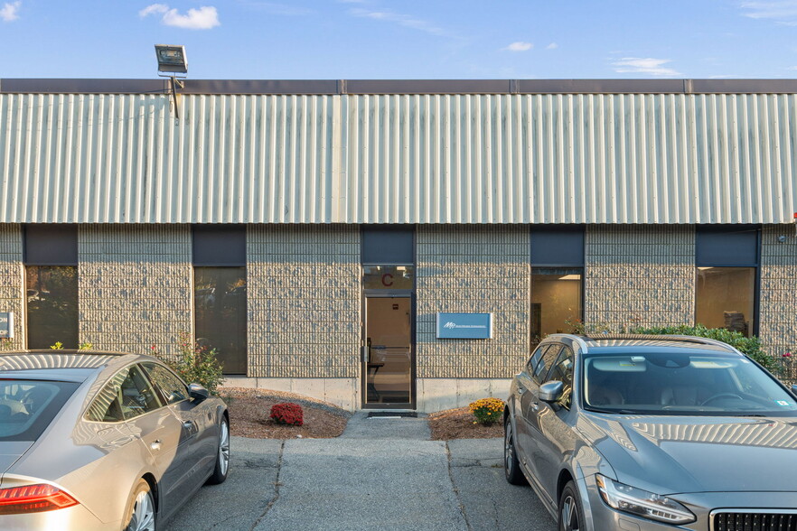 10 Manor Pky, Salem, NH for sale - Building Photo - Image 2 of 10