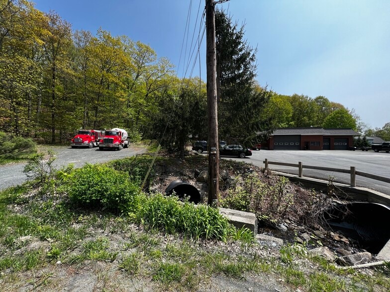 4 Teal Road, Averill Park, NY for sale - Building Photo - Image 3 of 15