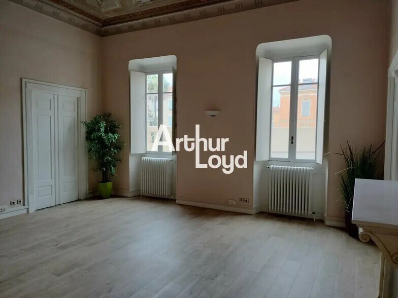 Office in Nice for lease - Interior Photo - Image 2 of 11
