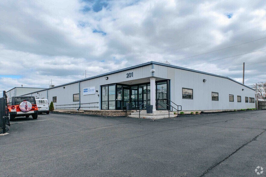 201 Crescent Ave, Chelsea, MA for sale - Primary Photo - Image 1 of 1