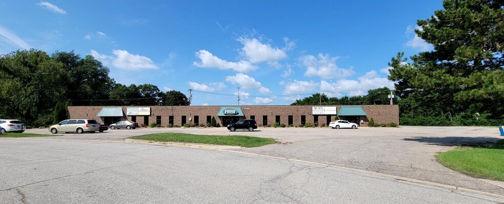 2004 Ironwood Cir, South Bend, IN for sale - Building Photo - Image 1 of 1